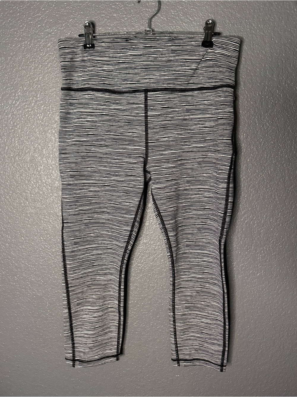 Athleta Black & White Space-Dye High Rise Capri Leggings